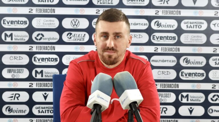 Pepe Romero, entrenador de la U.D. Melilla, en conferencia de prensa.