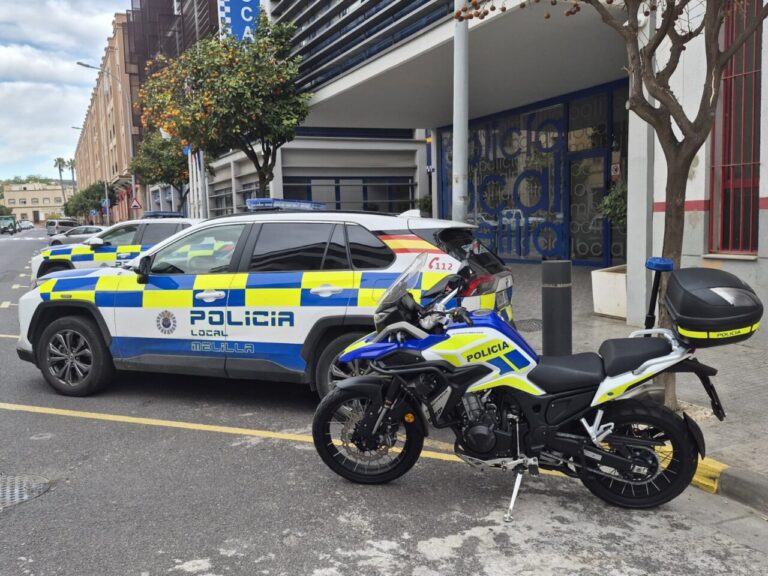 Vehículos de la Policía Local de Melilla en la calle