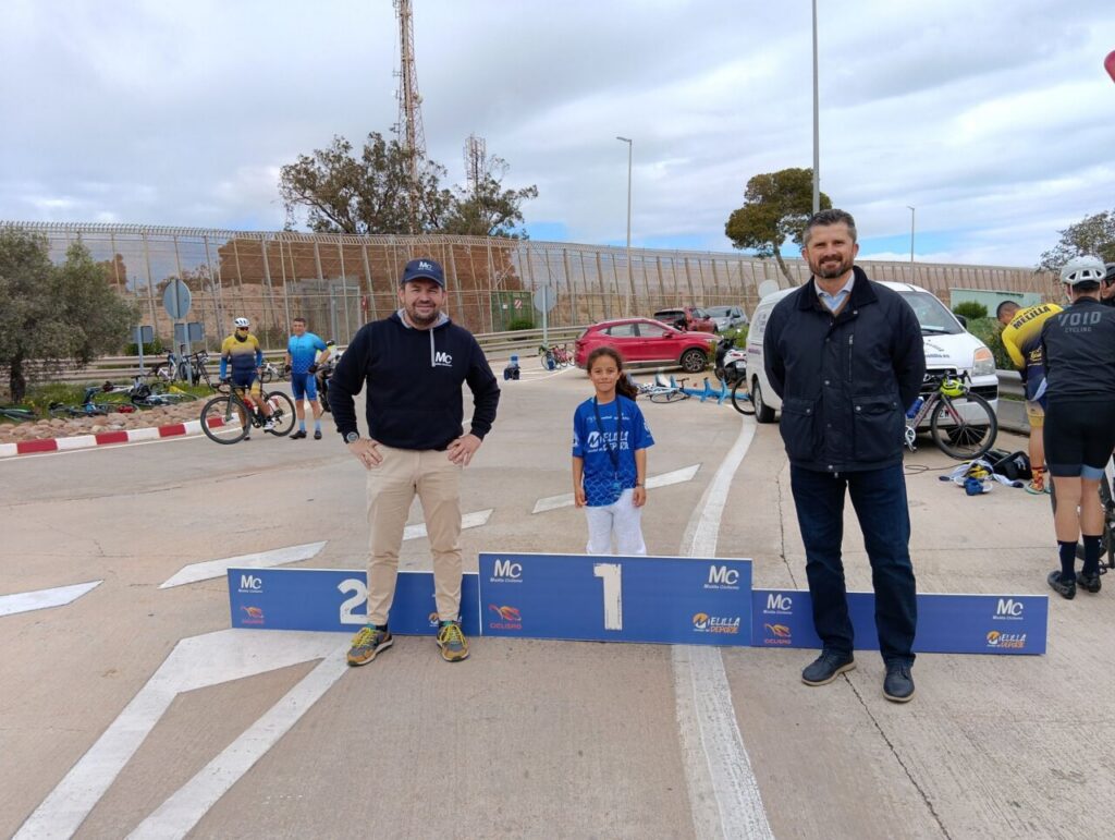 Entrega de premios en el Trofeo Melilla Ciudad del Deporte de ciclismo