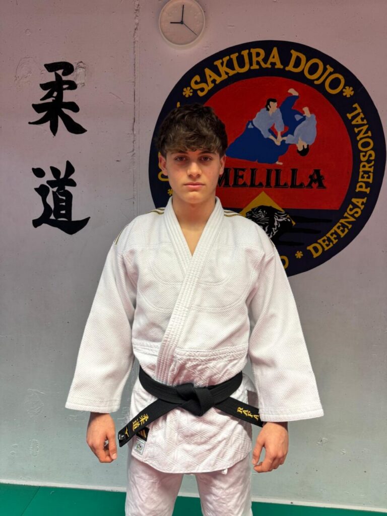 Judoca Rafael Rosa en el dojo Sakura de Melilla con cinturón negro