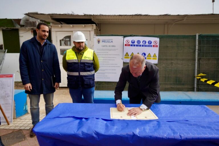 Inicio de obras en el chiringuito de la playa de Los Cárabos en Melilla