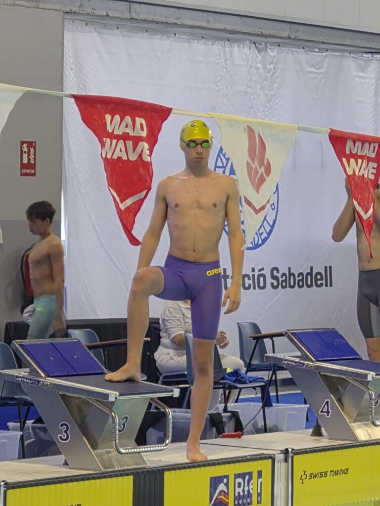 Rubén Román Muñoz en el Campeonato de España Infantil de Invierno preparado para nadar