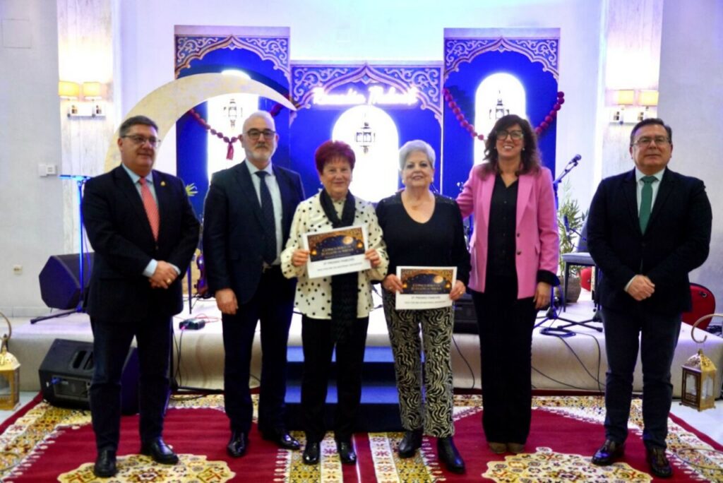 Participantes en la ruptura de ayuno en el Hotel Melilla Puerto