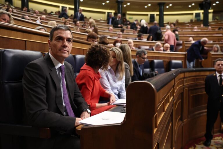Pedro Sánchez en el parlamento durante su discurso sobre Oriente Próximo