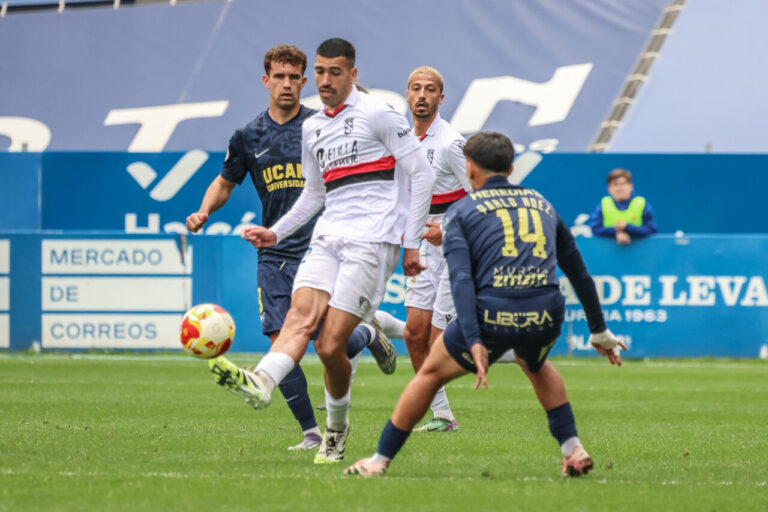 Juan Antonio Segura en acción durante un partido de fútbol