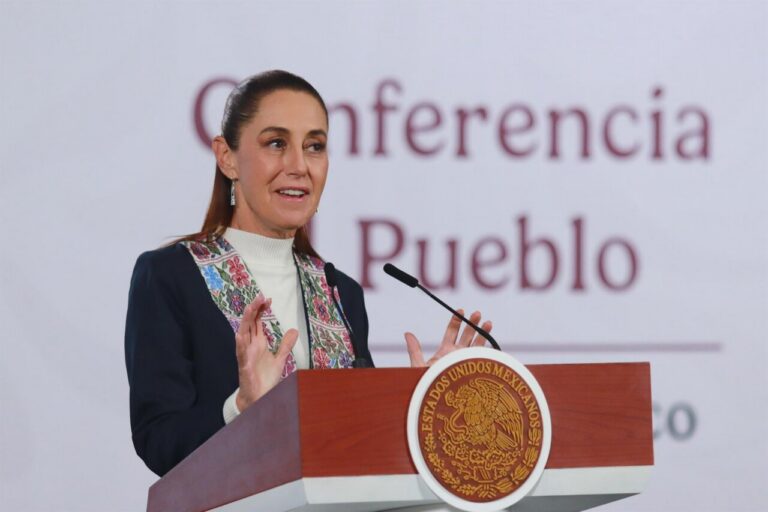 Claudia Sheinbaum durante una conferencia de prensa sobre el Rey Felipe VI