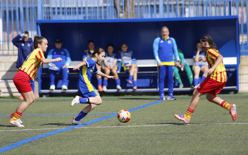 Jugadoras de fútbol femenino Sub-14 de Melilla en un partido contra Baleares