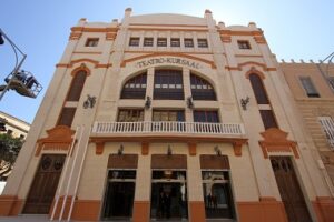 Fachada del Teatro Kursaal en Melilla, un símbolo cultural