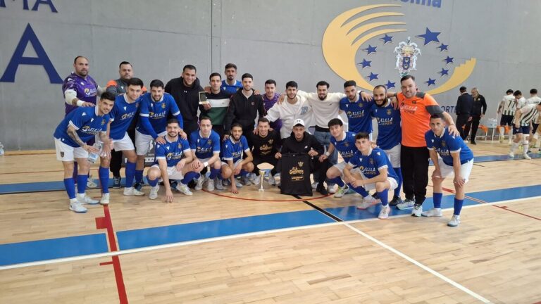 Jugadores del Nueva Era Melilla celebrando su victoria en el partido