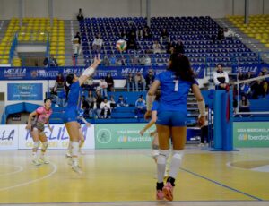 Jugadoras del Club Voleibol Melilla en un partido de Superliga Iberdrola