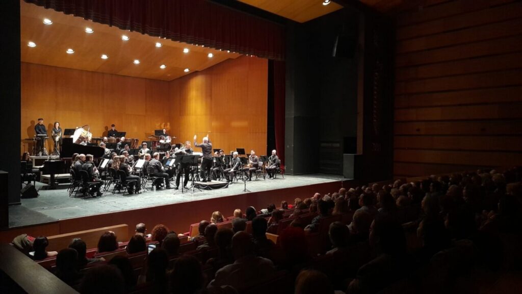 Concierto de primavera de la Banda de Música en el Teatro Kursaal de Melilla