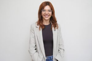 Fachada del Hospital Universitario de Melilla con su nombre visible