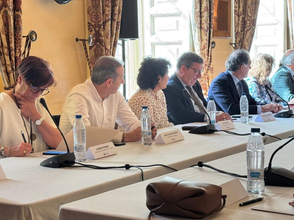 Reunión de representantes en la Asamblea de la Red de Juderías de España en Segovia.