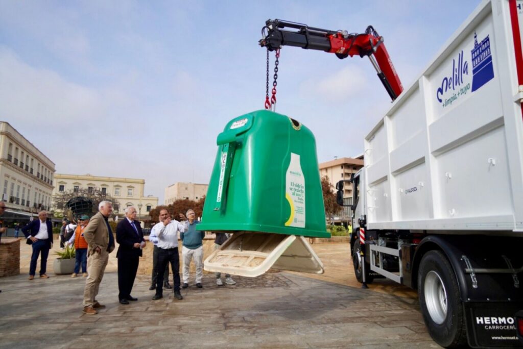 Presentación de nuevos camiones volquetes en Melilla para mejorar la limpieza urbana
