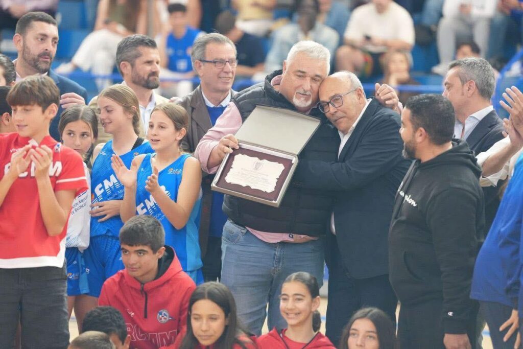 Homenaje a Javier Almansa en el Pabellón Javier Imbroda Ortiz