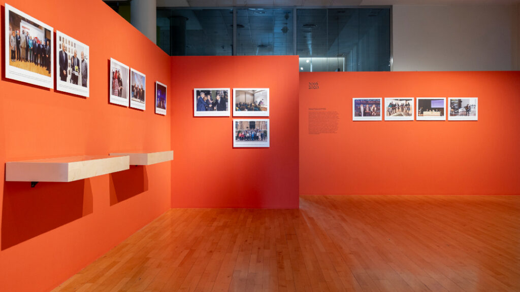 Exposición fotográfica en Casa Árabe por su 20 aniversario en Madrid