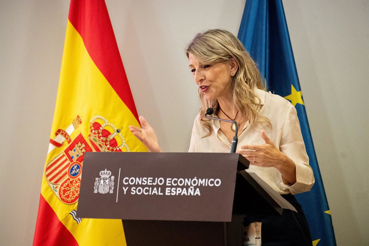 Yolanda Díaz hablando en el Consejo Económico y Social de España