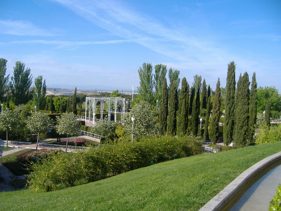 Vista del Jardín de las Tres Culturas en Barajas, Madrid.