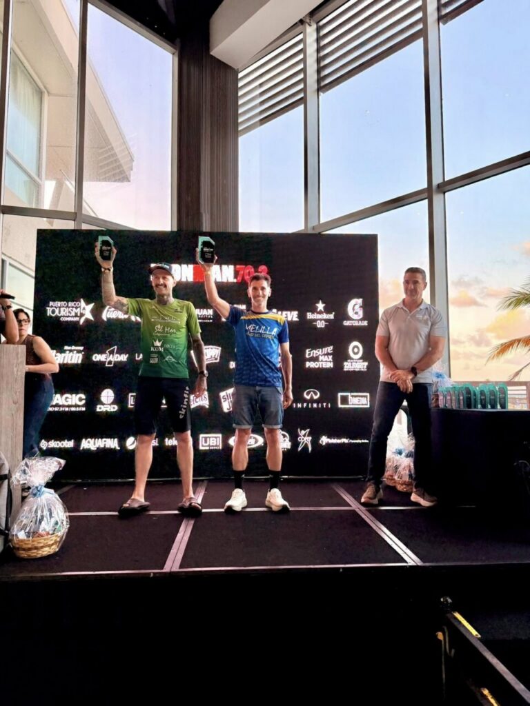 Luismi Ruiz en el podio del IRONMAN 70.3 de Puerto Rico