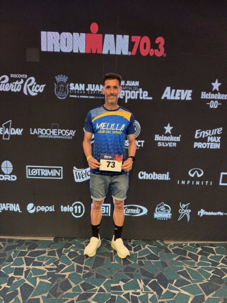 Luismi Ruiz en el IRONMAN 70.3 de Puerto Rico con camiseta de Melilla