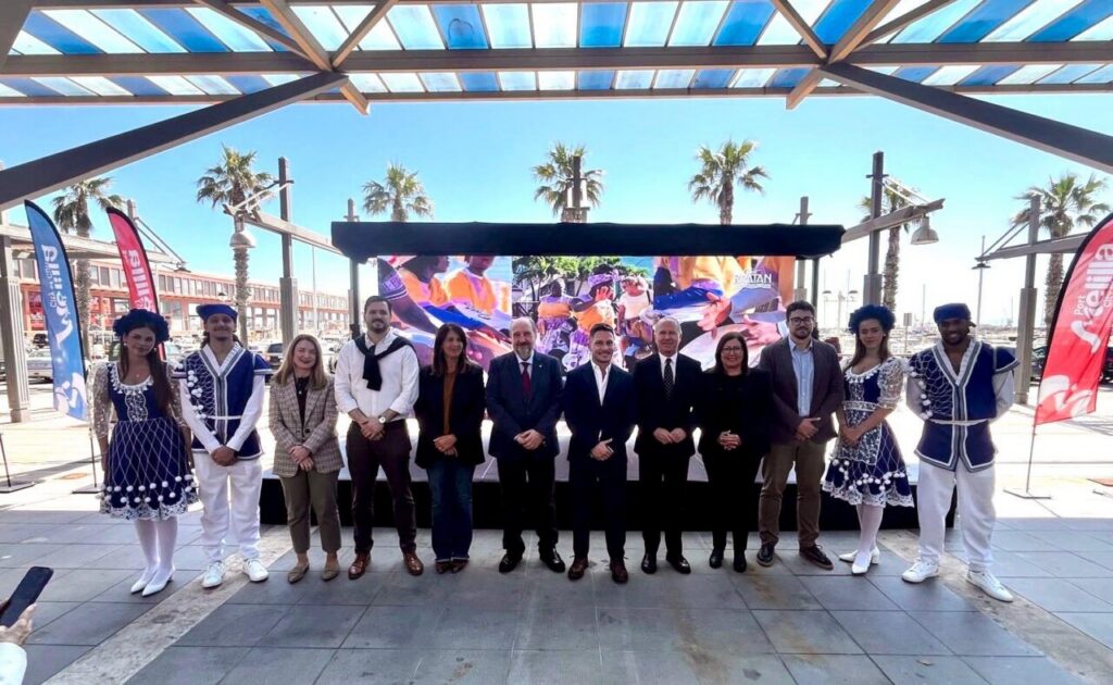 Grupo de personas en la presentación del proyecto Port Melilla.