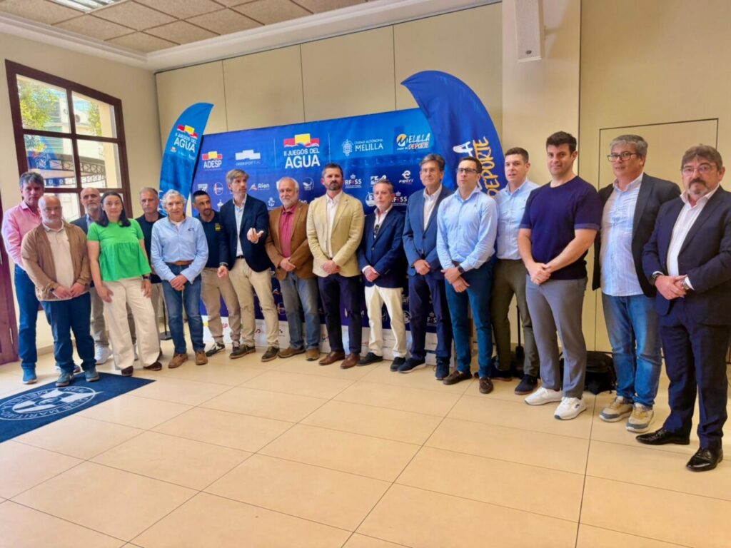 Representantes de federaciones de deportes acuáticos en Melilla