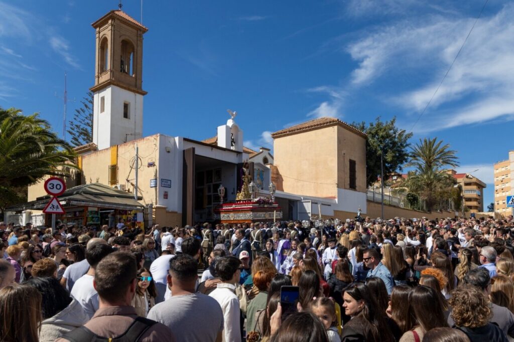 Multitud en la liberación de un preso durante Jueves Santo en Melilla