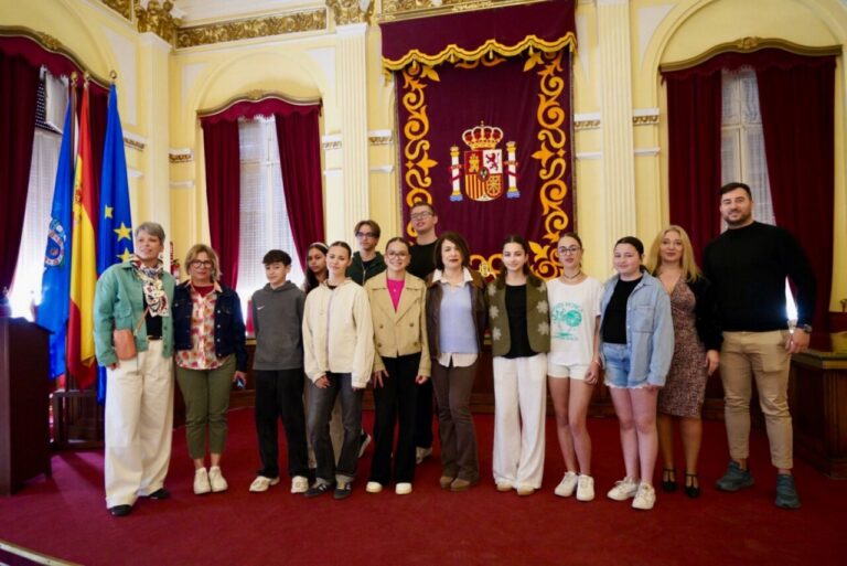 Grupo de alumnos franceses de Erasmus en Melilla con sus profesoras