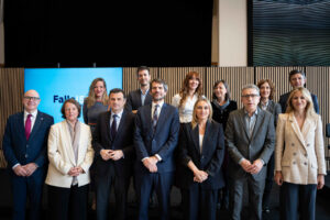 Grupo de personas en evento conmemorativo de Manuel de Falla