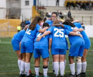 Jugadoras del ATM Melilla en un momento de concentración antes del partido