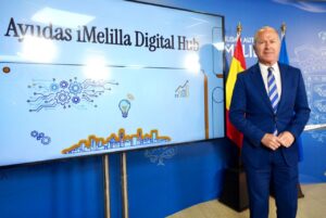 Presentación de ayudas al emprendimiento en Melilla con gráficos tecnológicos