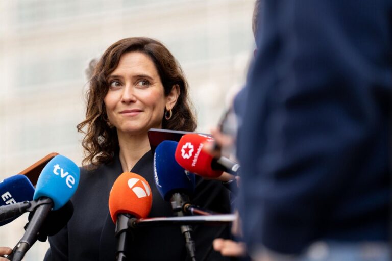 Isabel Díaz Ayuso hablando en una rueda de prensa sobre el acuerdo político.