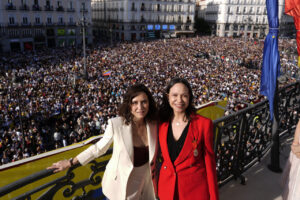 Isabel Díaz Ayuso y María Corina Machado en la Puerta del Sol de Madrid
