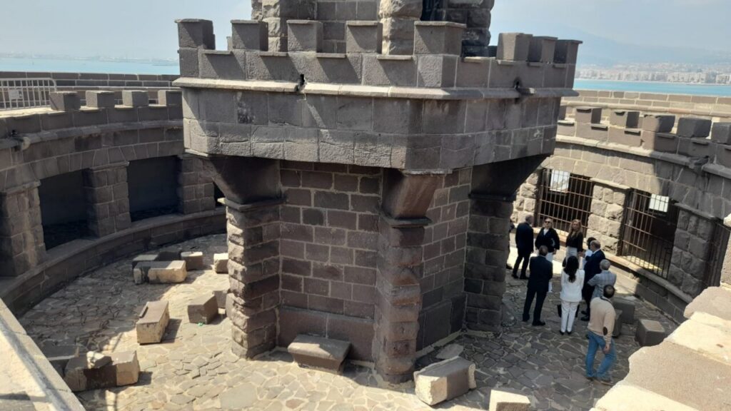 Rehabilitación de la histórica baliza del muelle Nordeste III en Melilla