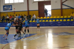 Jugadoras del Club Balonmano T-Maravilla Melilla en un partido de balonmano