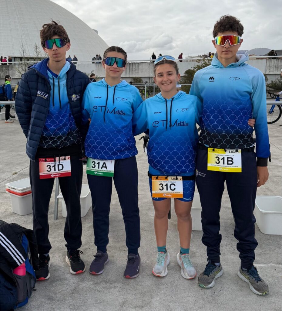 Cuatro jóvenes atletas del Club Triatlón Melilla en Avilés