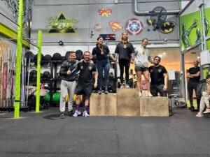 Atletas en el podio tras el campeonato de functional fitness en Melilla
