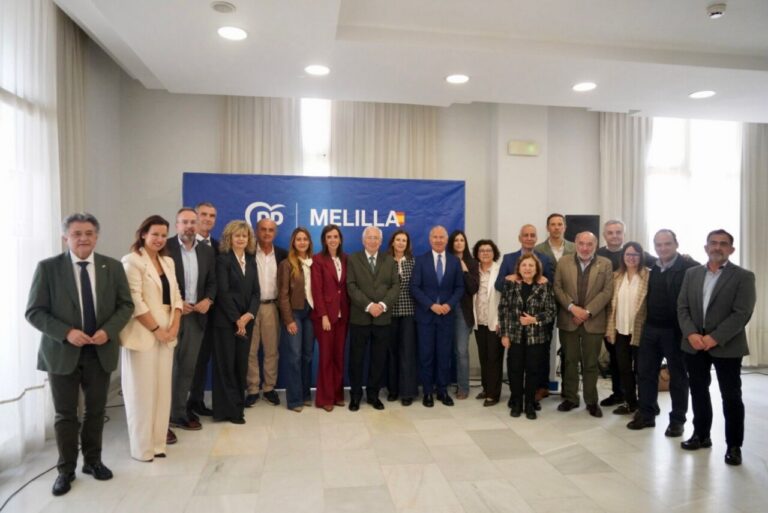 Carmen Fúnez y miembros del PP en rueda de prensa en Melilla