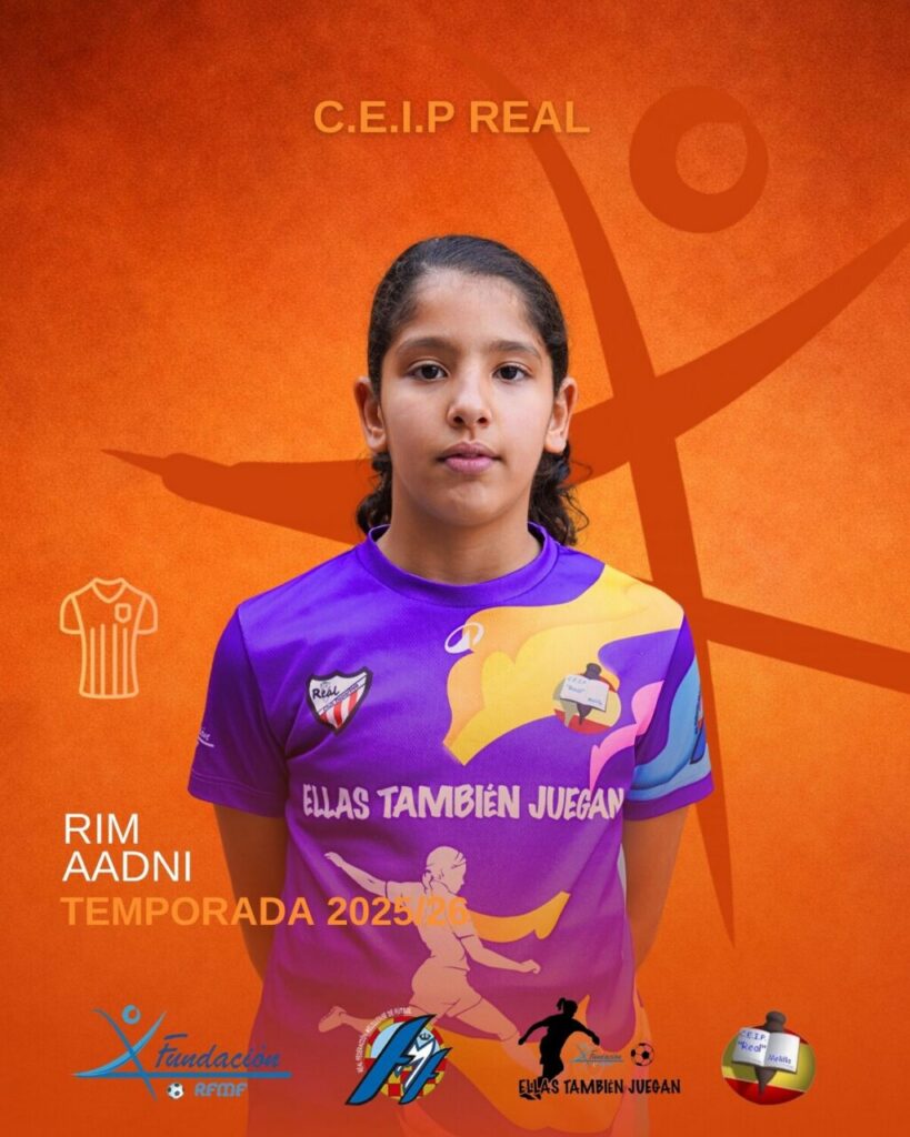 Niña del CEIP Real en la Liga Escolar Femenina de Fútbol Sala