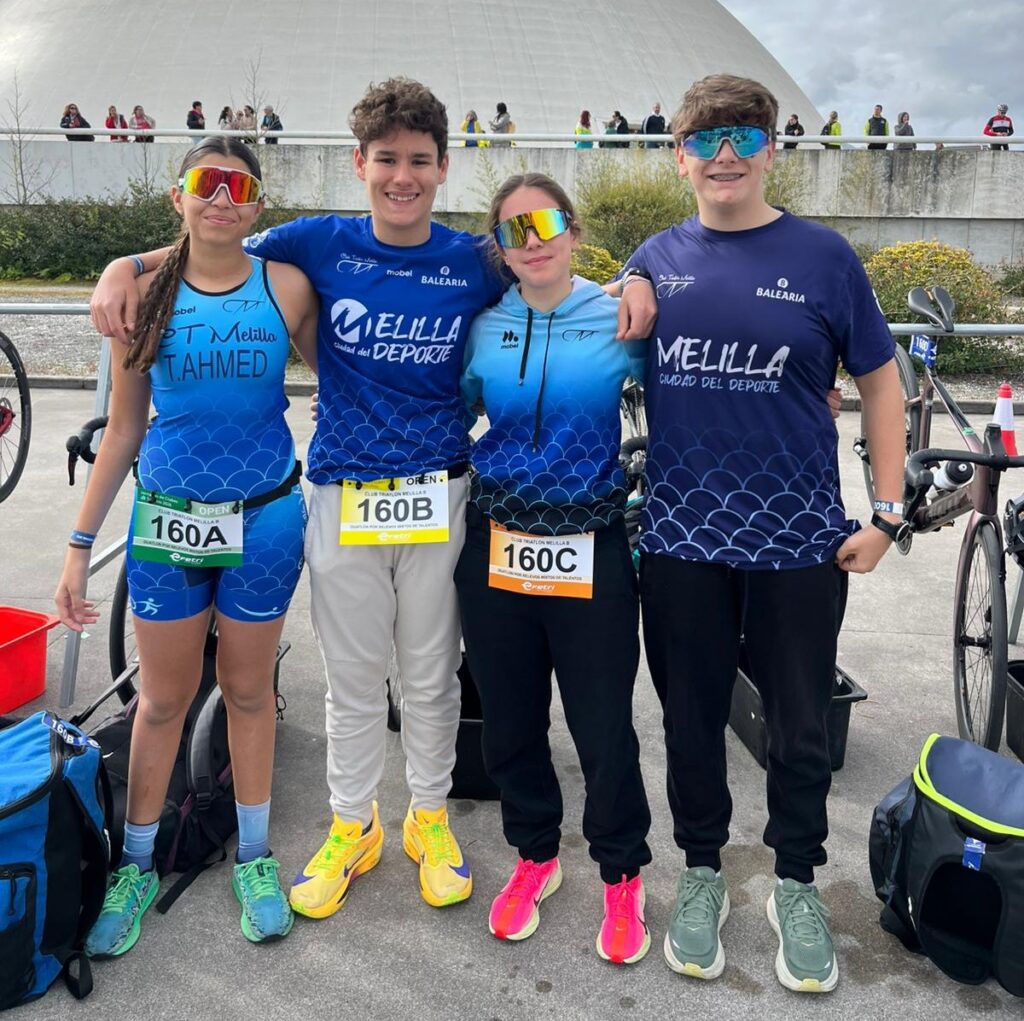Cuatro jóvenes atletas del Club Triatlón Melilla en Avilés