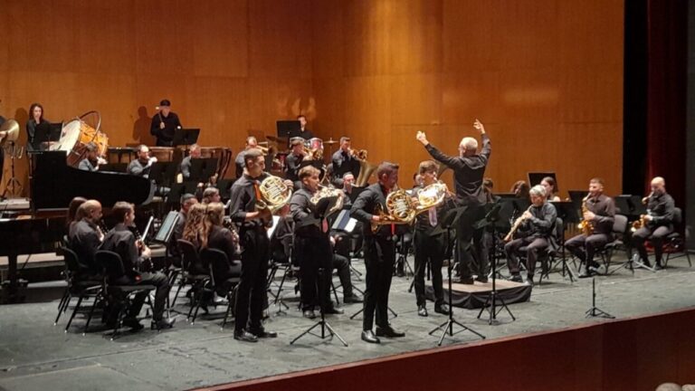 Concierto de primavera de la Banda de Música en el Teatro Kursaal de Melilla.