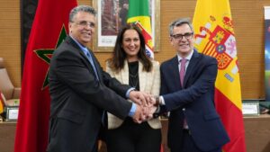 Ministros de España, Portugal y Marruecos firmando un memorando de cooperación.
