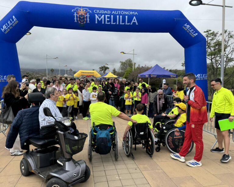 Participantes en la XVI Carrera Caminata por las Enfermedades Raras en Melilla
