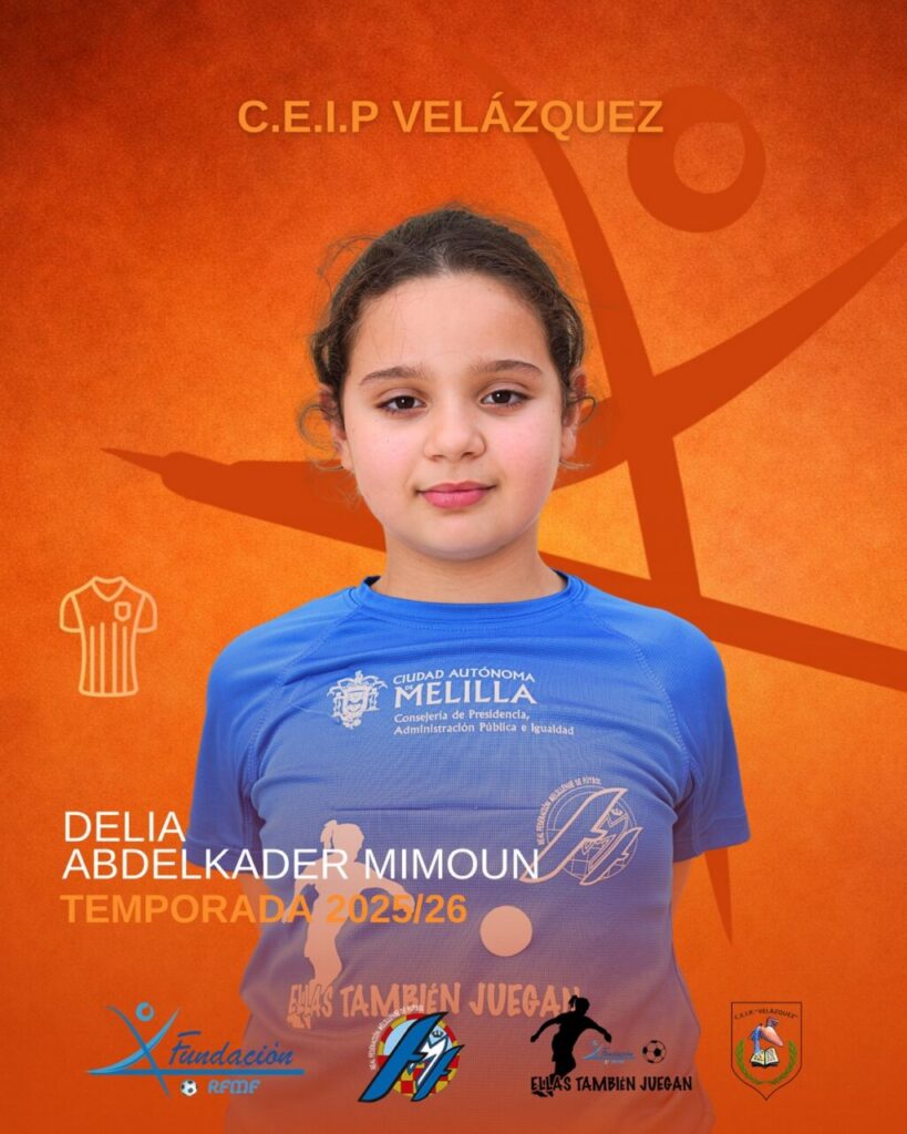 Retrato de Delia Abdelkader en camiseta del CEIP Velázquez