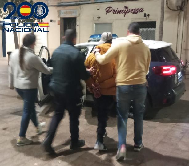 Detención de un hombre por la Policía Nacional en Melilla tras un robo.