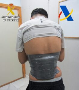 Detenido en el aeropuerto de Melilla con hachís adosado al cuerpo