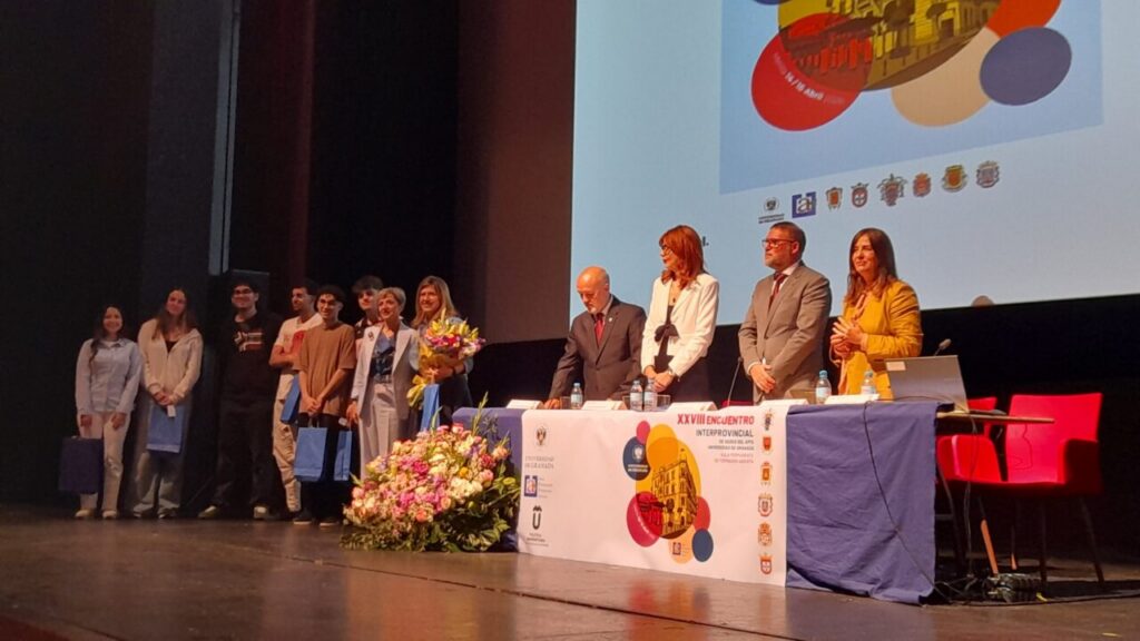 Universitarios mayores de 50 años en un encuentro en Melilla