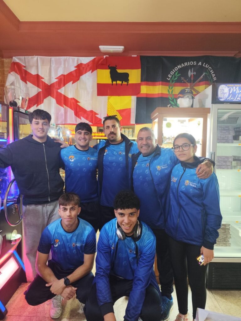 Equipo junior del Club Sakura de Melilla en la Supercopa de España