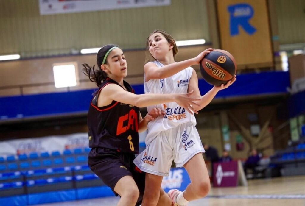 Jugadoras de baloncesto compitiendo en el Campeonato de España de Minibasket 2026