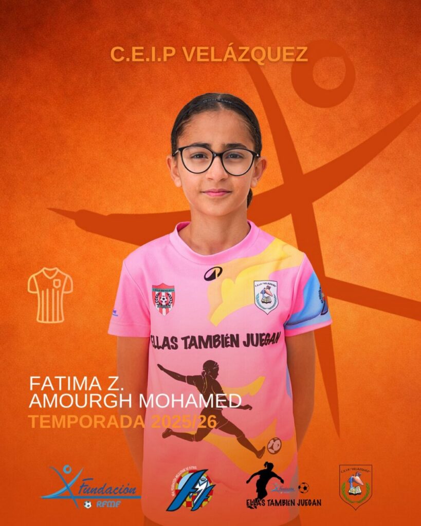 Fotografía de Fatima Z. Amourgh en uniforme de fútbol del CEIP Velázquez